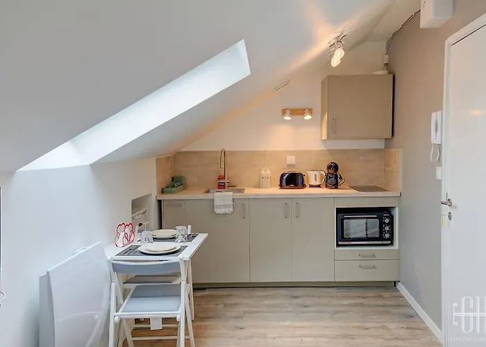 Sakura - Face Gare 公寓 *